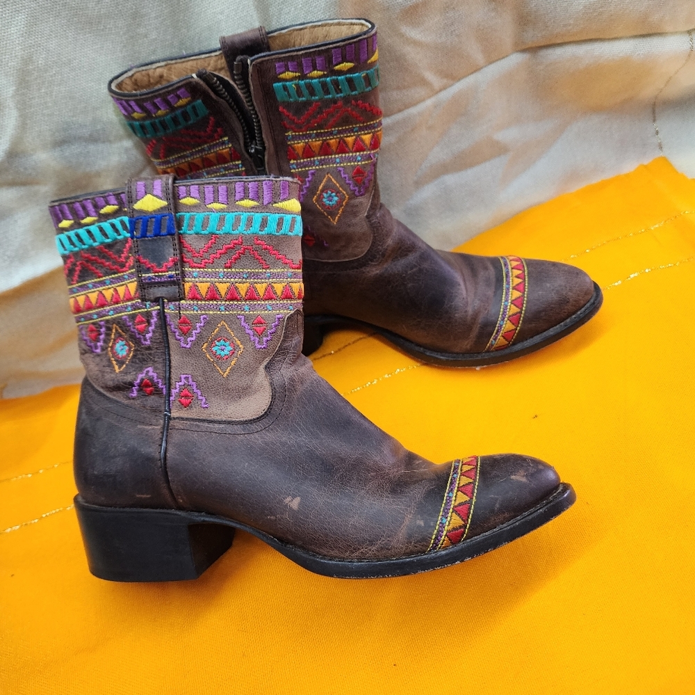 JOHNNY RINGO Marley Aztec/Southwest shorty cowgirl boots/booties sz 7